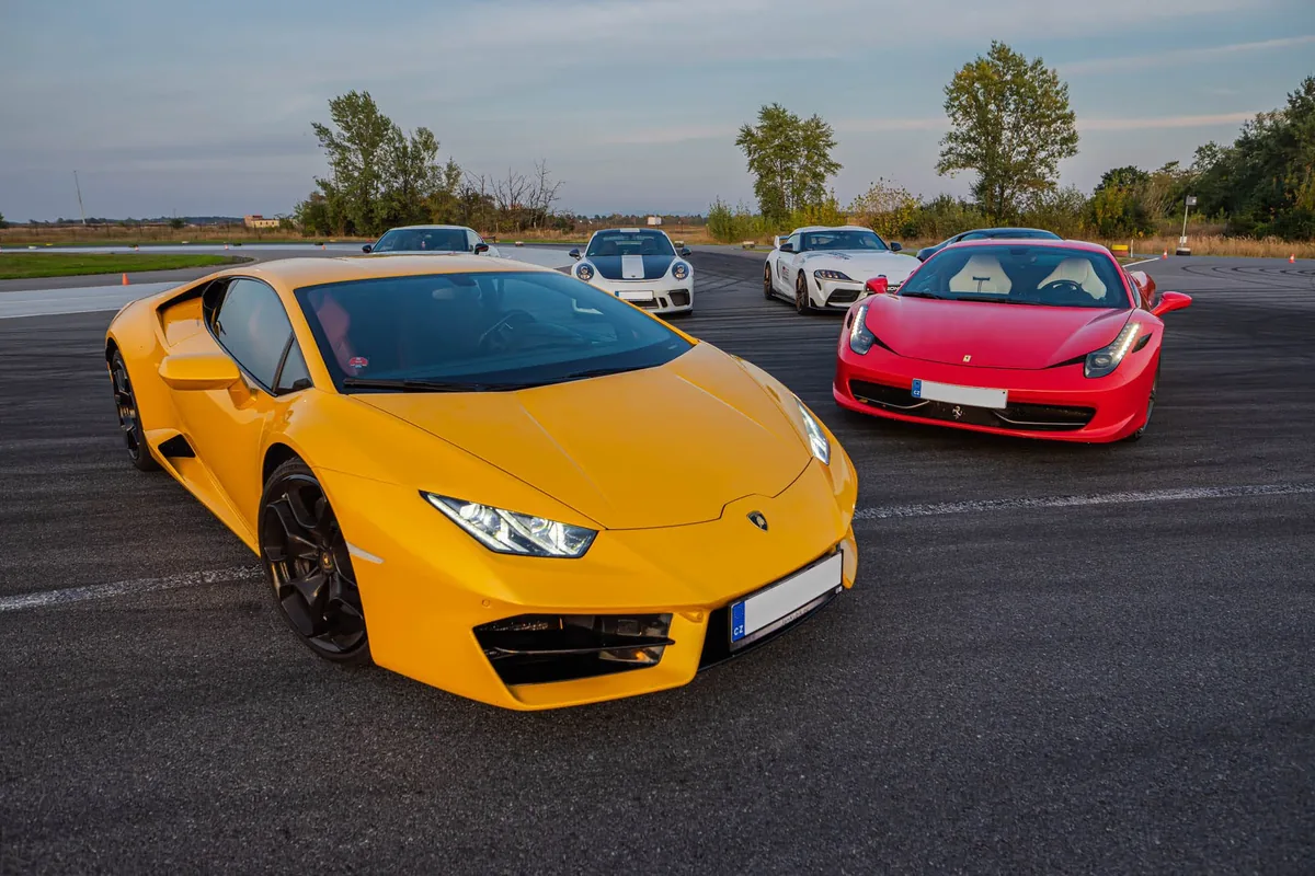 Ferrari 458 Italia ze stáje ShowDrive