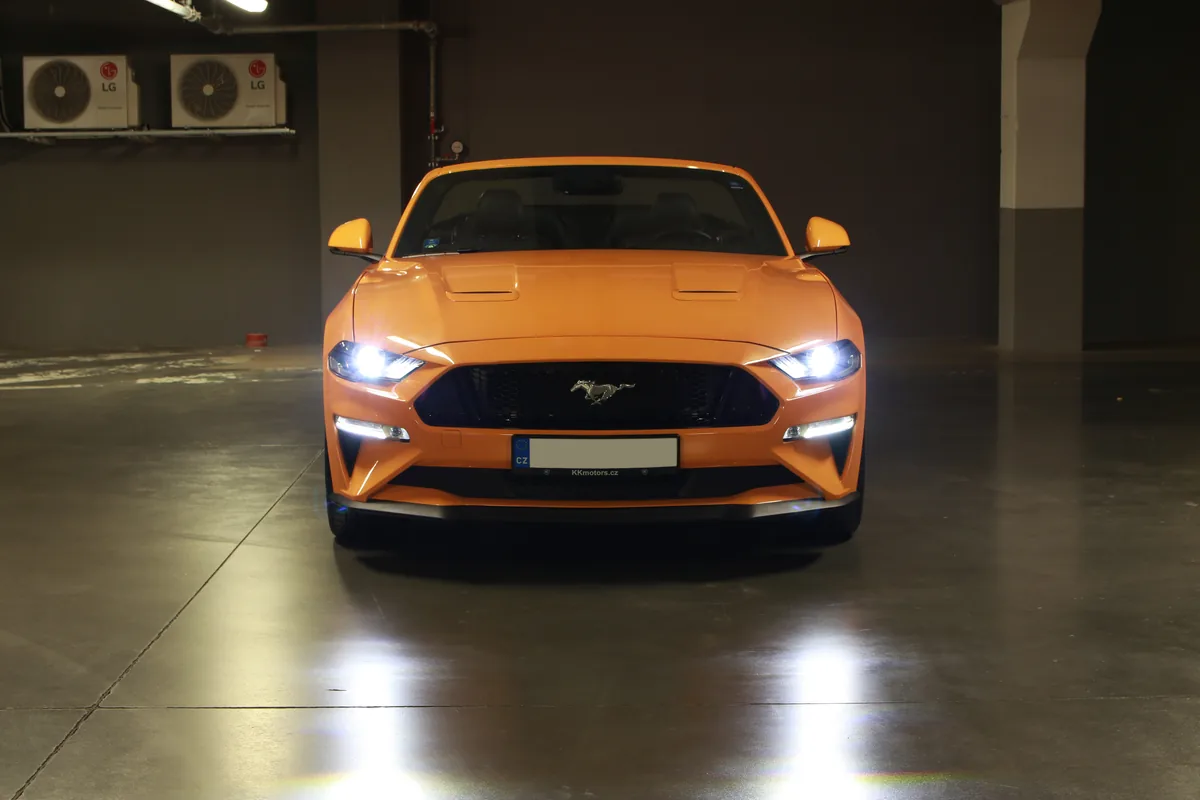 Ford Mustang GT – přední část vozu