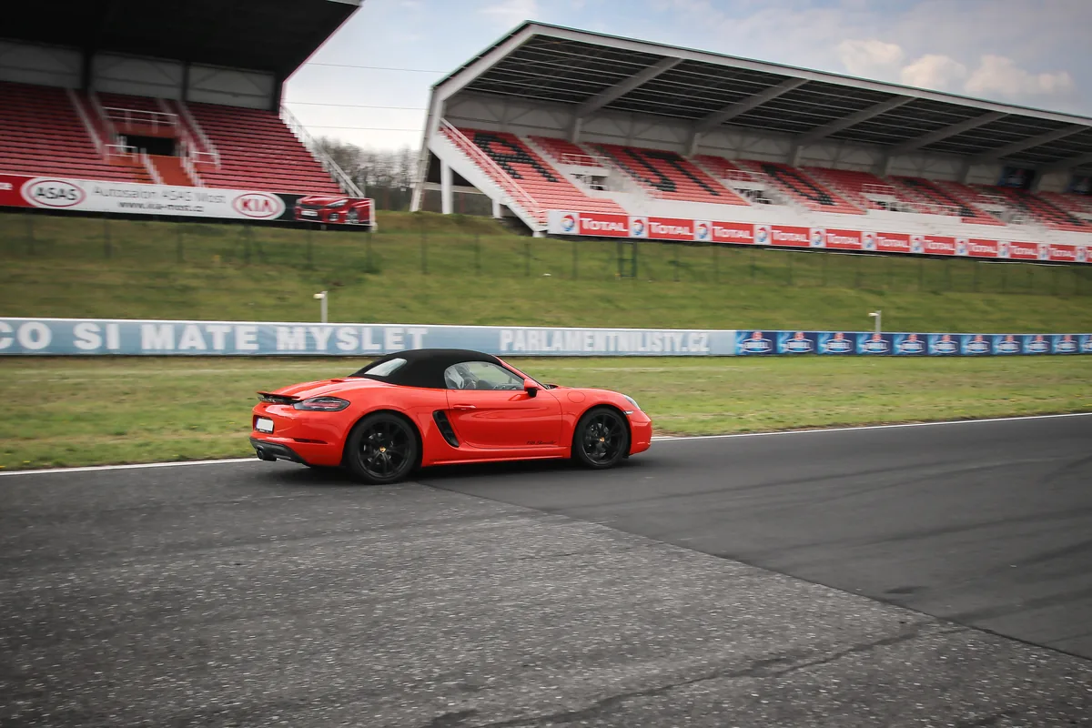 Porsche 718 Boxster – detail interiéru